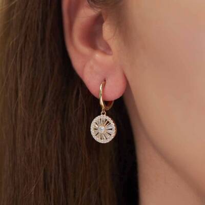 Taşlı Yuvarlak Sallantılı Altın Küpe - 1