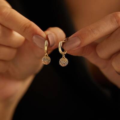 Üç Renkli Sallantılı Top Altın Küpe - 2