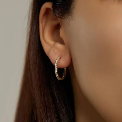 Yarısı Taşlı Halka Altın Küpe - 2