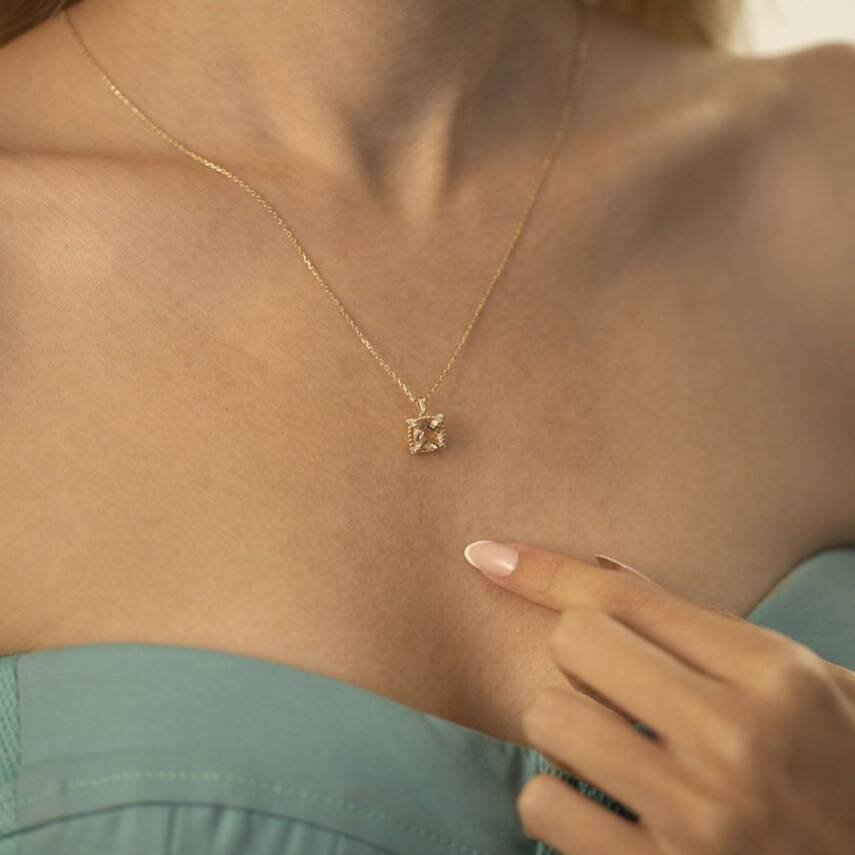 Yavruağzı Kare Taşlı Altın Kolye - Semih Haşhaş Kuyumculuk