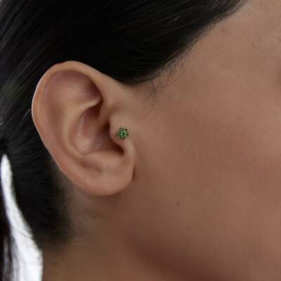 Yeşil Taşlı Çiçek Altın Tragus Piercing - 1