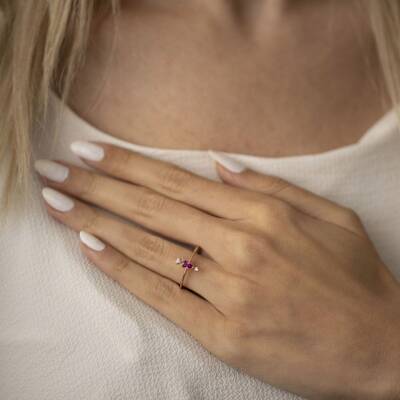 Yön Pembe Taşlı Altın Yüzük - 1