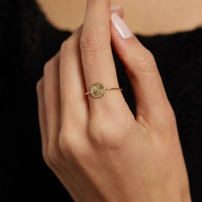 Yuvarlak Formlu Çizgili Altın Yüzük - 1